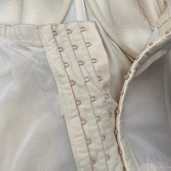 Dominique plain golden tan corset top
Tagged a women’s size 36D
